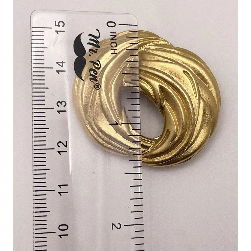 Gold Tone Vintage Round Textured Scarf Clip